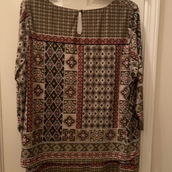 Plus Size Top - Picture 2 of 3